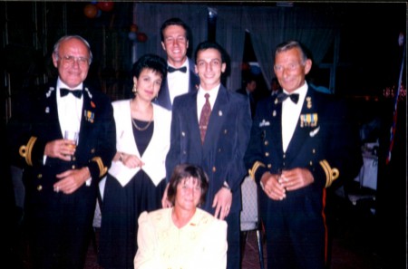 Nederlanders plus allesregelaar Sam en zijn vriendin